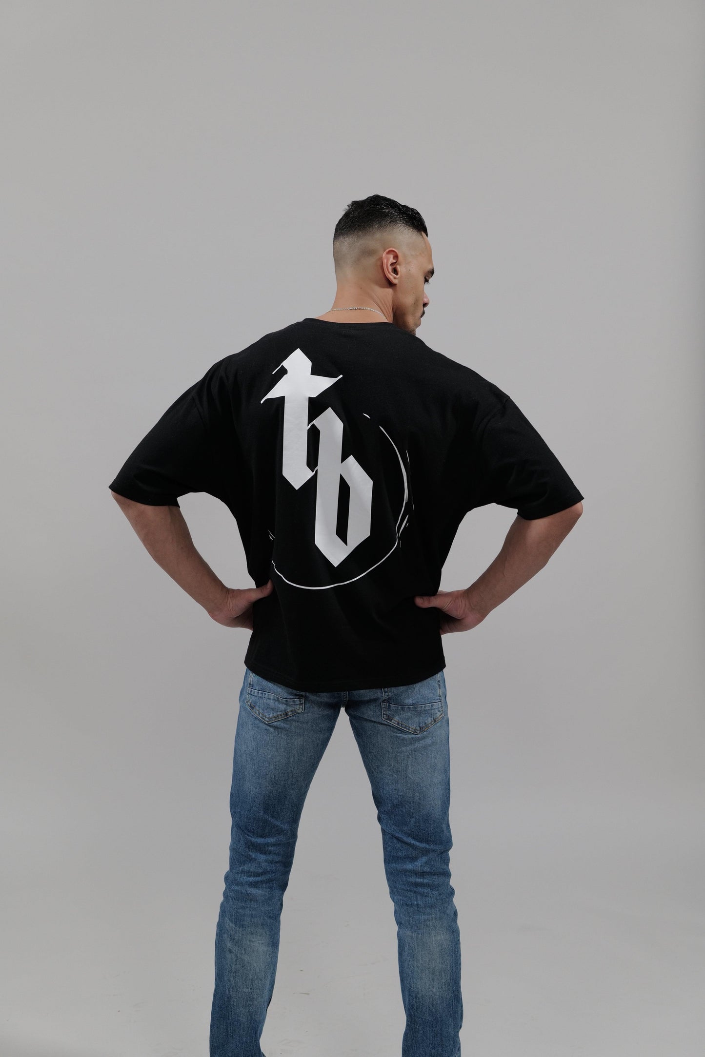 Boldsize - Heavy Oversizedshirt mit Initialienbackprint - theblessed